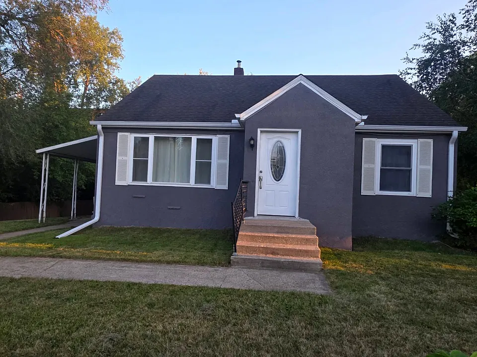 94 Larpenteur Ave W