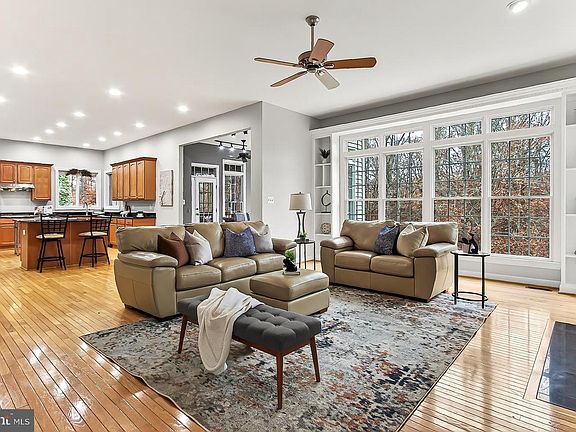 4th image of 6209 Waterlily Ct
