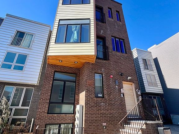 3rd image of 932 N Marshall St APT 2