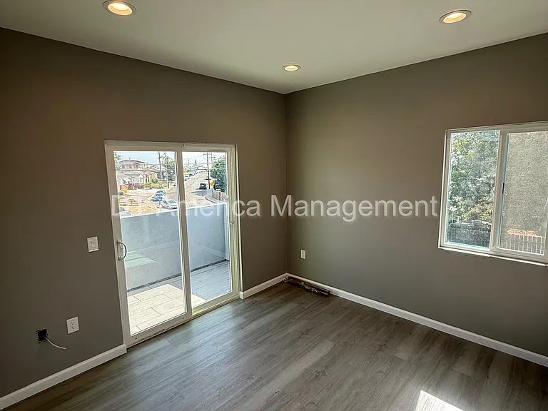 5484 Timothy Dr — Photo 27