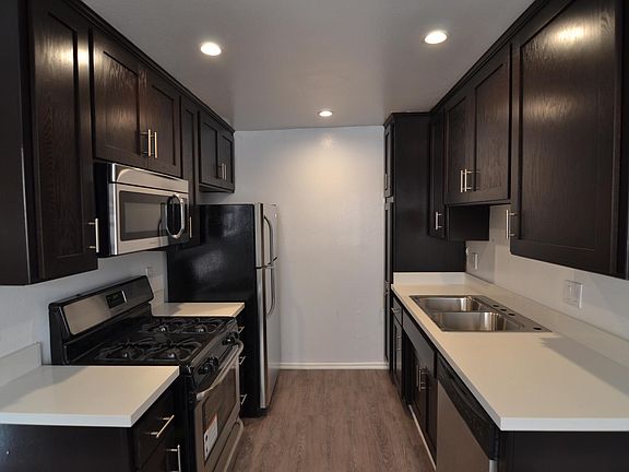 2nd image of 1532 Granville Ave APT 102
