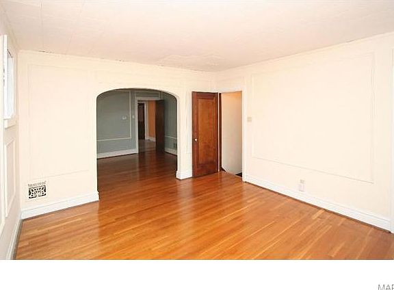 3rd image of 5215-5217 Miami St
