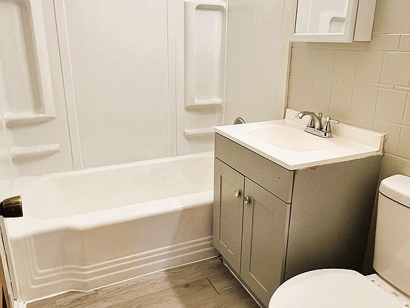 2235 S Grove bathroom_12102024