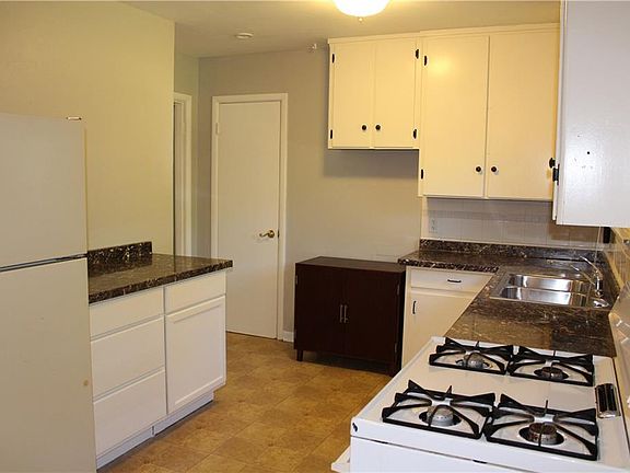 3rd image of 221 Souder Dr
