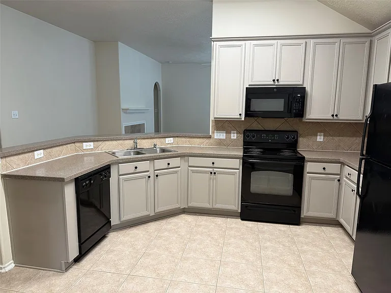 5118 Birch Manor Ln — Photo 4
