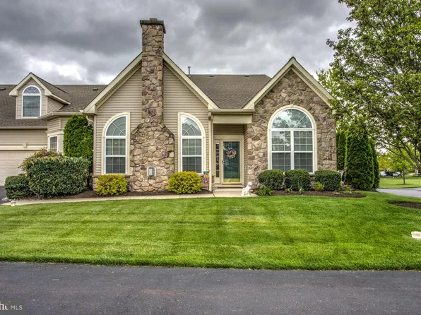 260 Pebble Beach Dr, Royersford, PA 19468