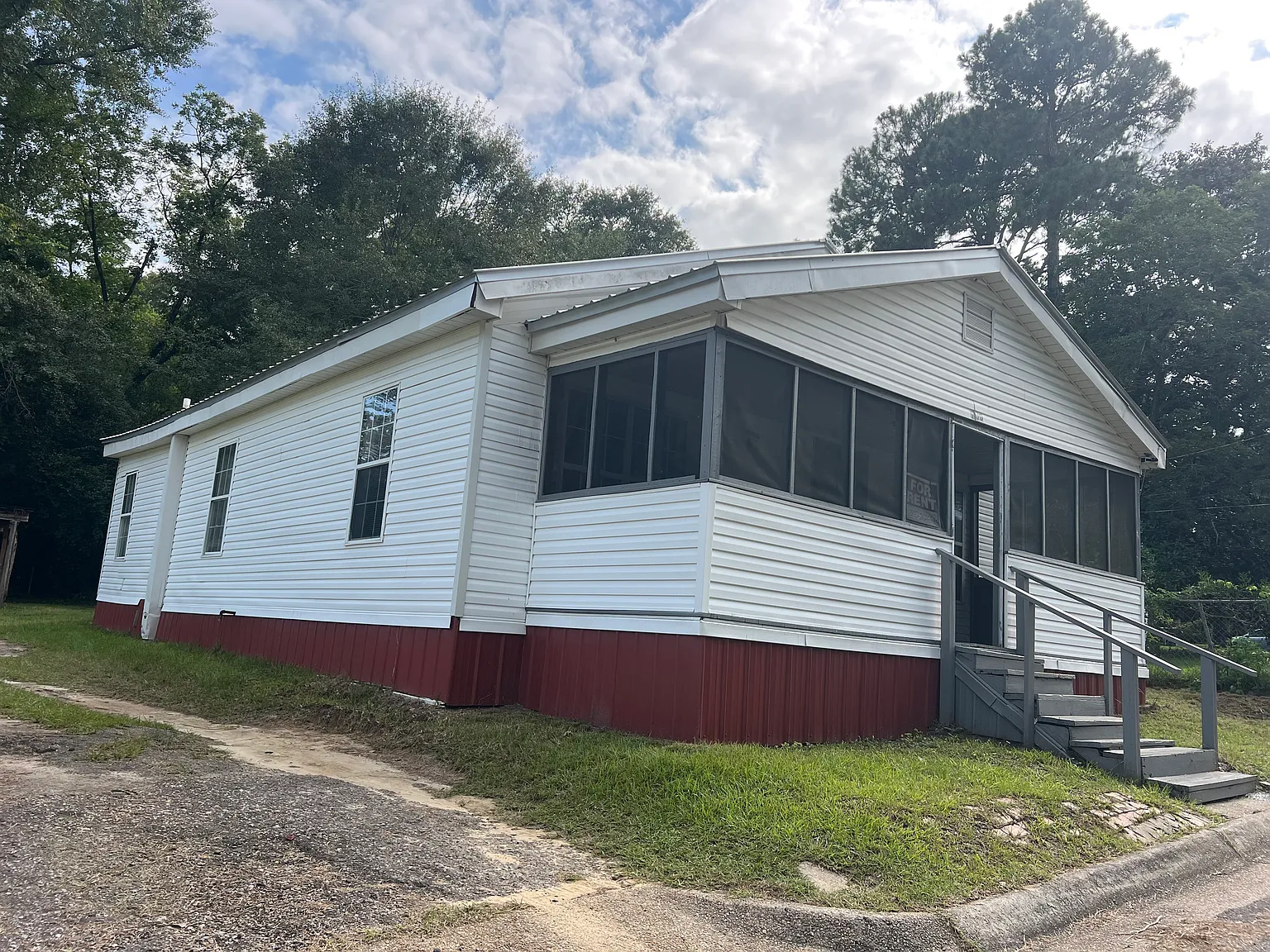 3 bed, 1186 sqft, $1,200 — Photo 2