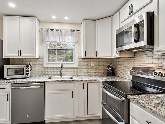 5th image of 130 Fieldstone Drive #130