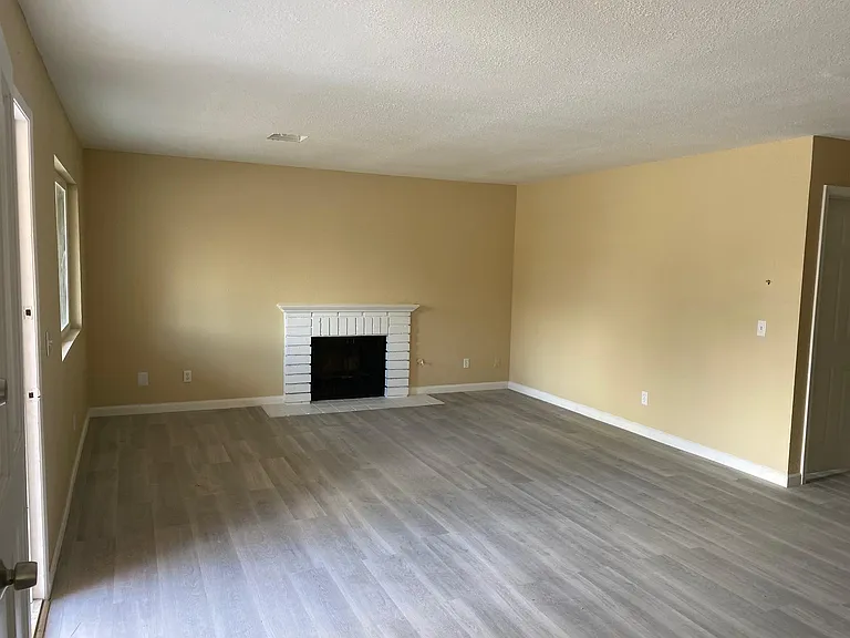 41693 Royal Palm Dr — Photo 3