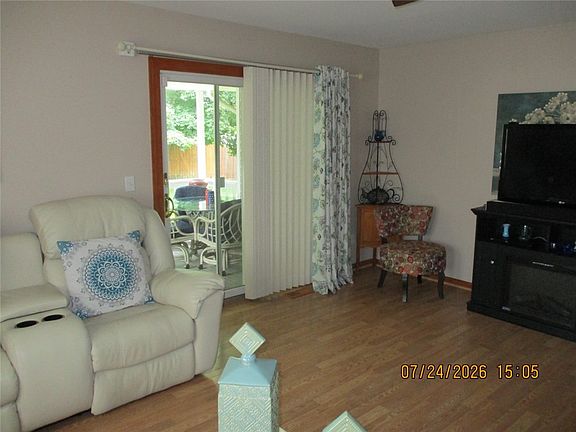 4th image of 1502 Plum St