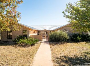 200 Roundabout Ln, Kerrville, TX 78028