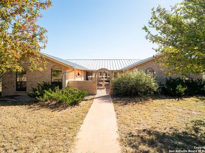 200 Roundabout Lane, Kerrville, TX, 78028