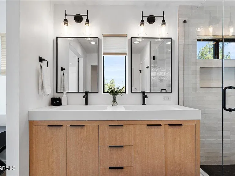 230 W Monterosa St — Photo 30