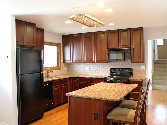 2nd image of 152 Basswood Dr