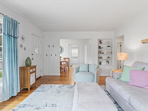 5th image of 5627 Indianola Ave