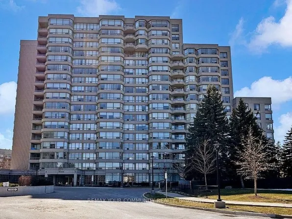 7 Townsgate Dr #310, Vaughan, ON L4J 7Z9