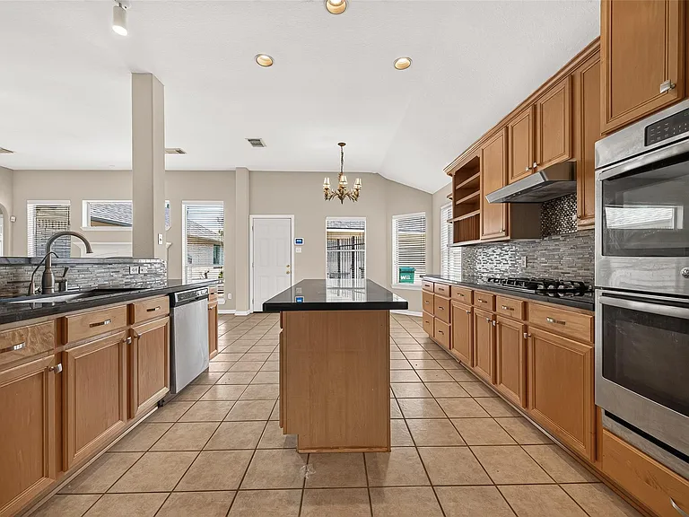 2726 Martinec Dr — Photo 14