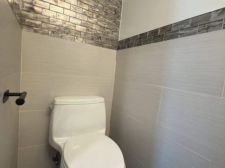 917 Carlisle Ave — Photo 8