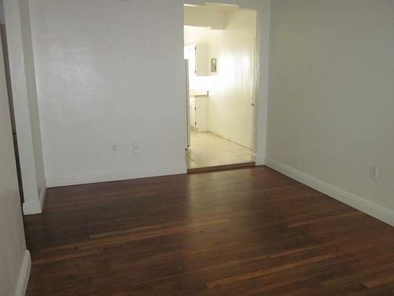 4th image of 1030 Jefferson Ave APT 4