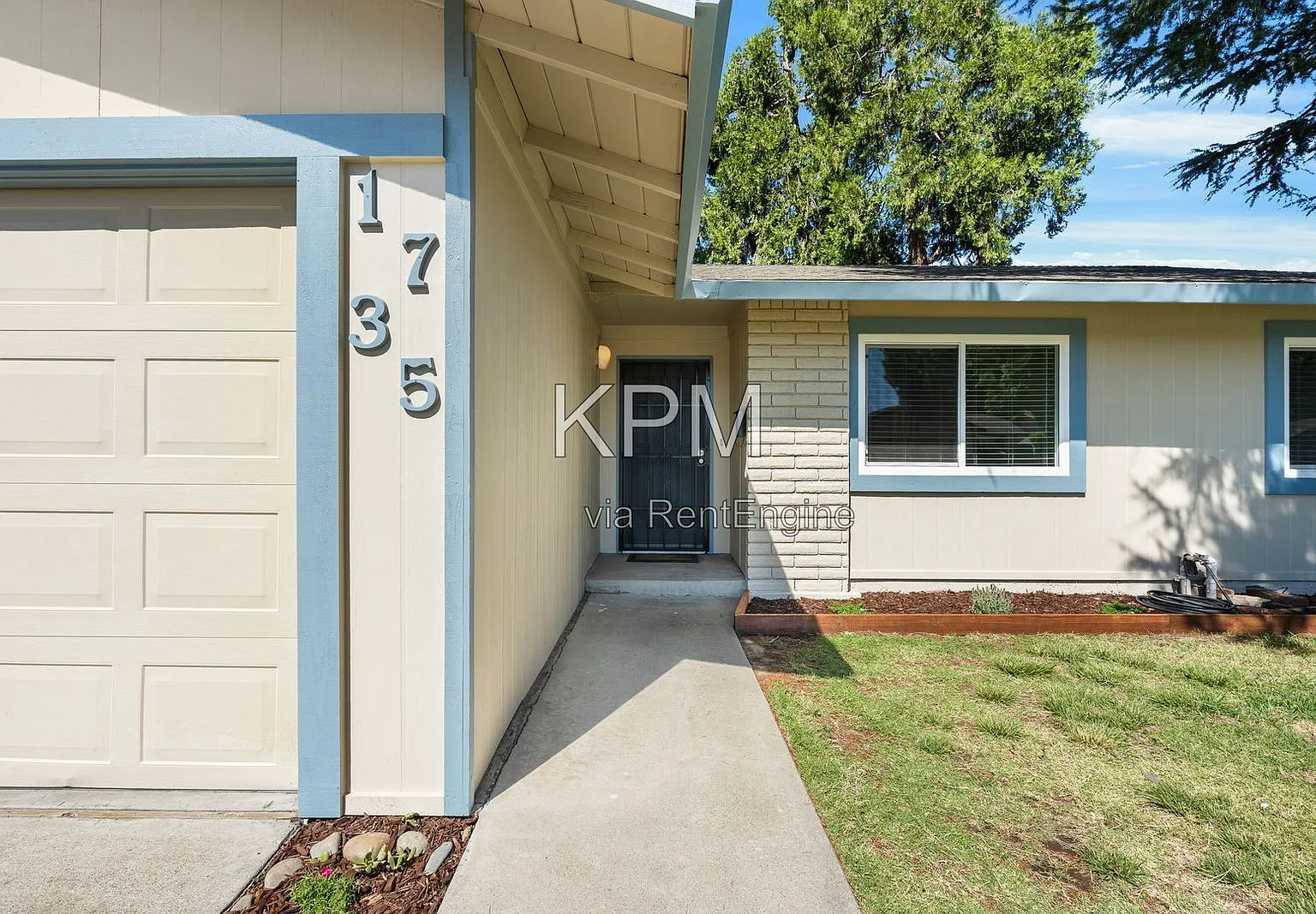 3 bed, 2.0 bath, 1218 sqft, $2,500 — Photo 2