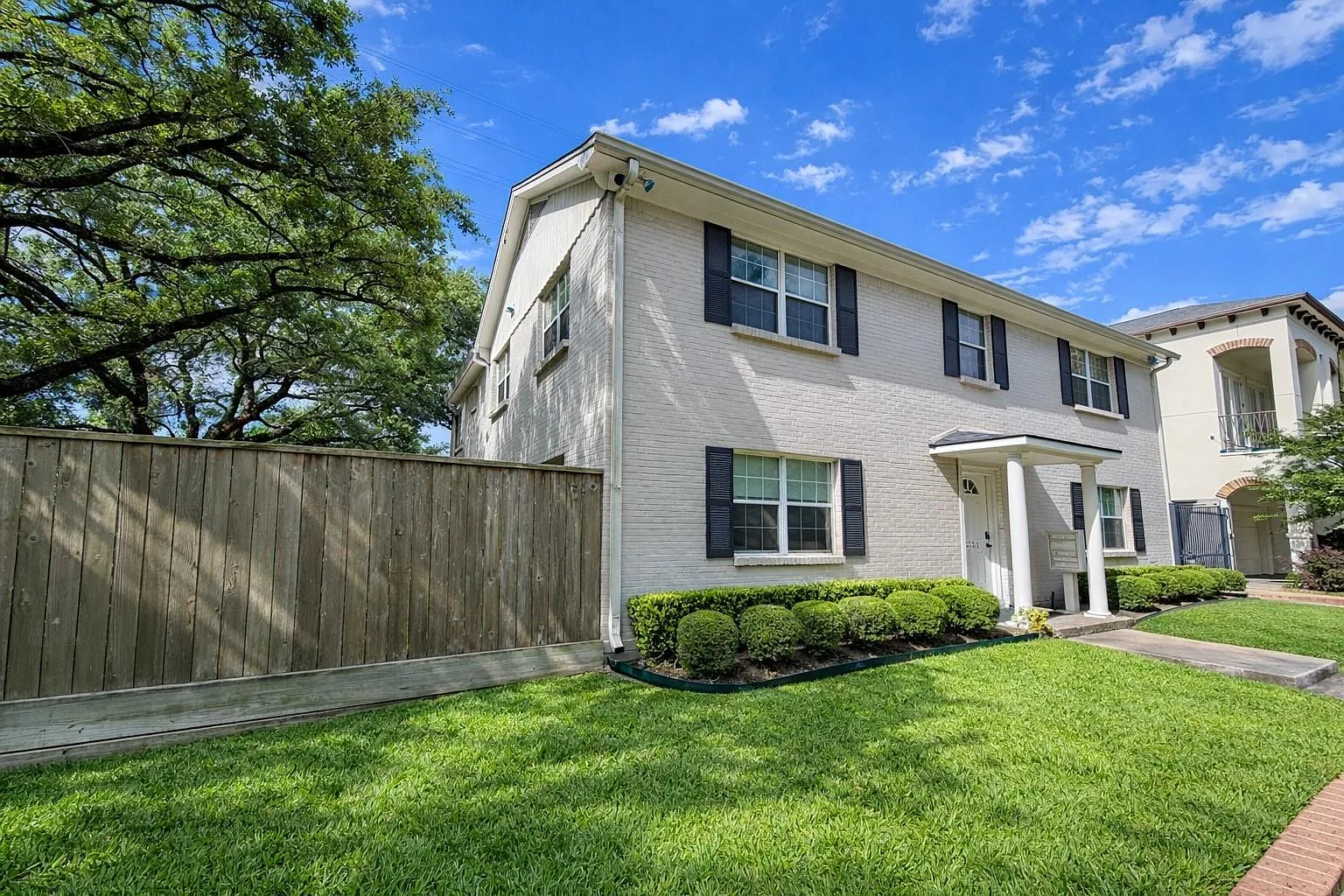 2 bed, 1.0 bath, 1100 sqft, $2,100 — Photo 4