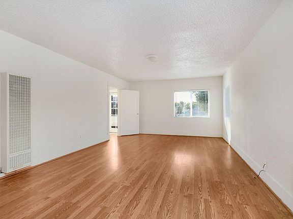 2nd image of 734 Gaviota Ave #734