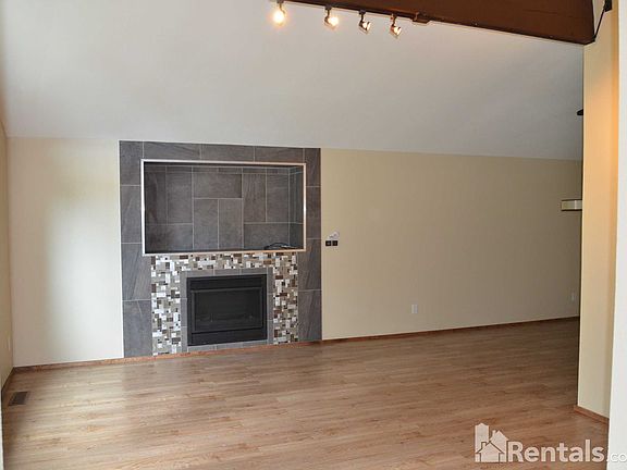 2nd image of 4001 SE Cameron Pl