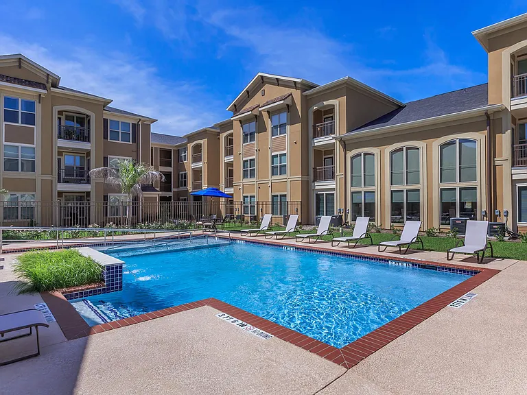 Midway Villas Apartments — Photo 13