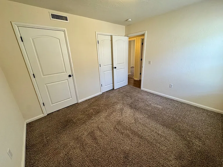 Renaissance Park Apartments — Photo 21