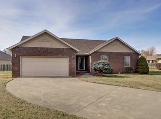 3203 N Dickerson Ave, Springfield, MO 65803