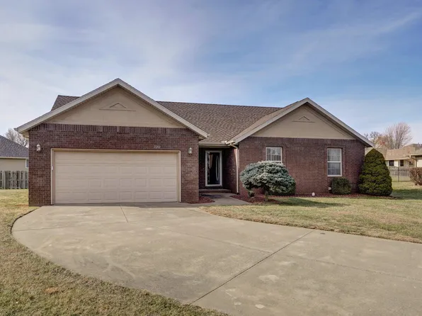 3203 N Dickerson Avenue, Springfield, MO 65803