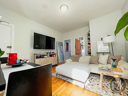 4th image of 3404 Broadway APT 3