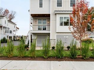 719 S Pine Creek Rd, Fairfield, CT 06824