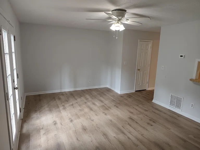 480 Charleston Ln — Photo 2