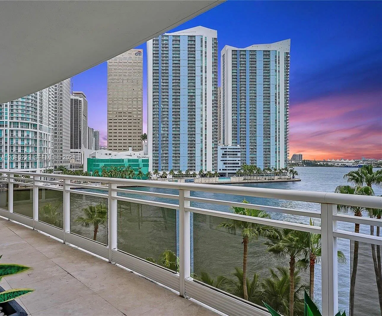 Carbonell Condo — Photo 2