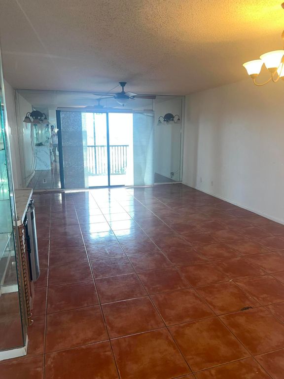 2202 S CYPRESS BEND Drive #801, photo 7