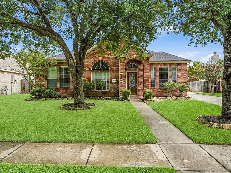 27730 Geneva Hills Ln — Photo 1