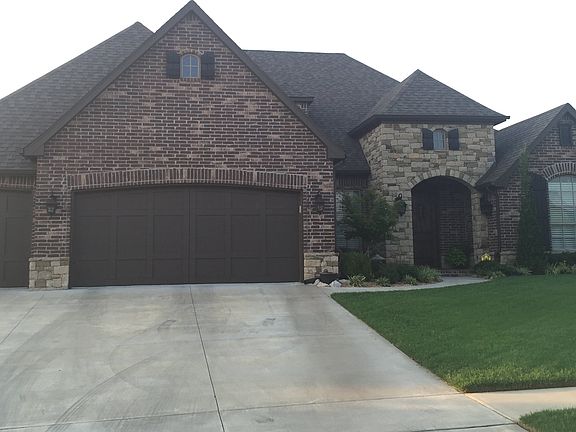 Large Driveway, fits 6 cars