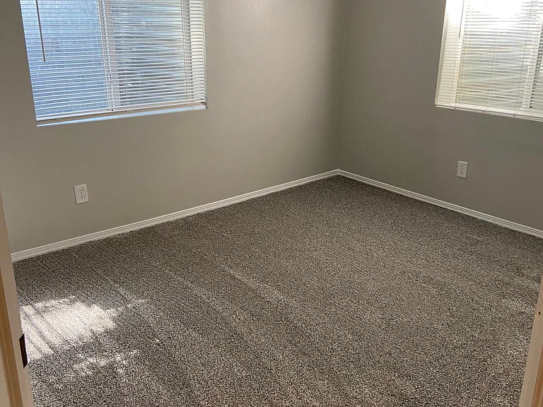 884 S 820 E — Photo 18