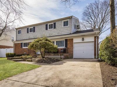 5 Darnley Pl, Huntington Station, NY, 11746