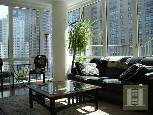 Rented by Halstead Real Estate | media 28