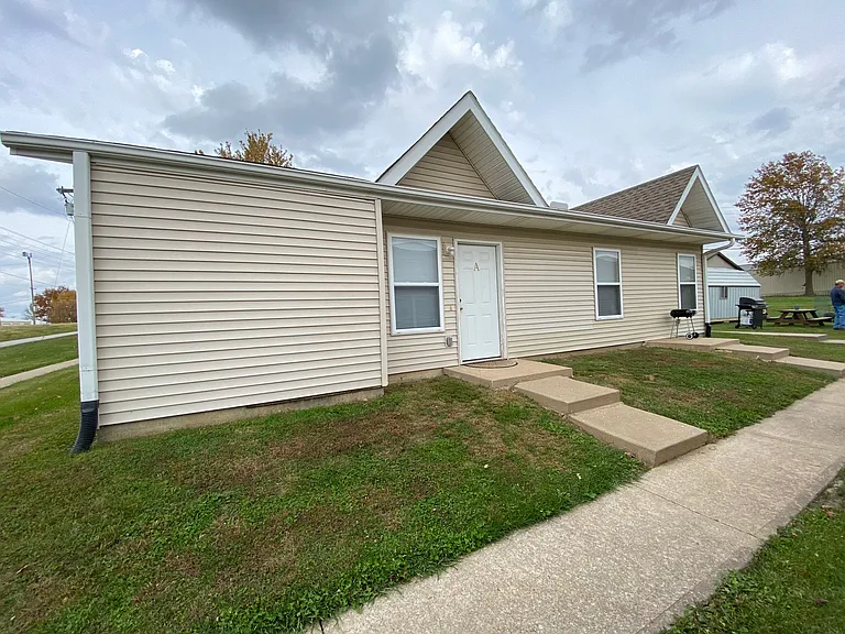 140-146 S Gerhart Rd — Photo 1