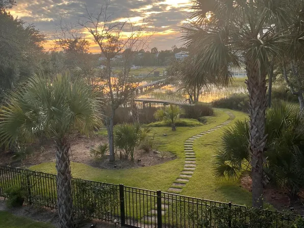 374 Commonwealth Rd, Mount Pleasant, SC 29466