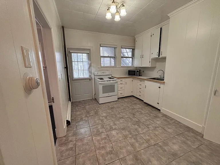 84 South St #1R — Photo 8