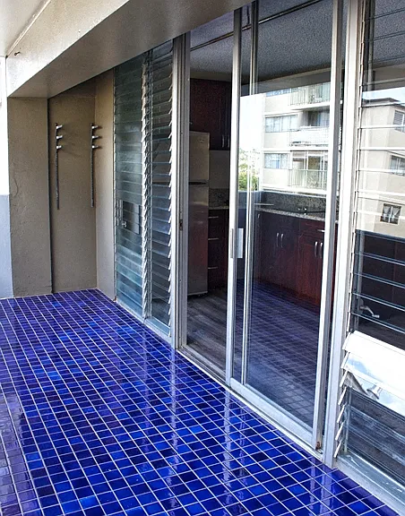 Waikiki Walina Apartments balcony with glass doors