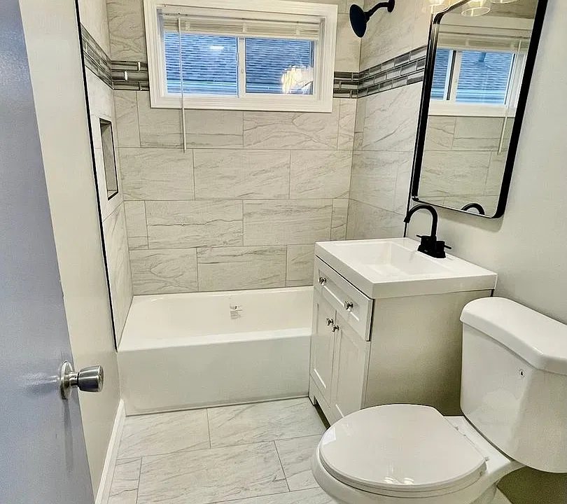 901-15 W 35th Ave