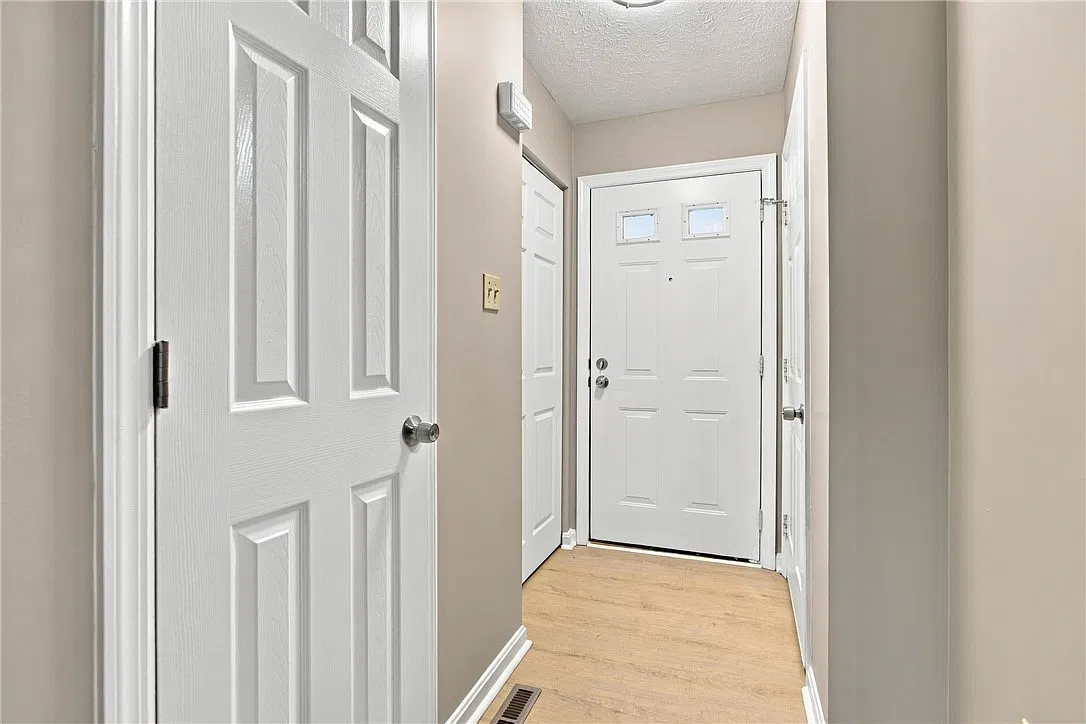 2 bed, 1.5 bath, 1190 sqft, $1,800 — Photo 3