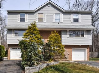 20 Dortmunder Dr, Manalapan, NJ
