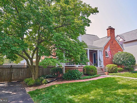 4th image of 2832 Meadow Ln