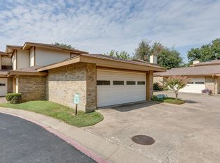 31 Park Ln, Bedford, TX 76021